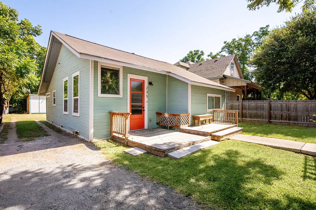 3 bed, $4,500 — Photo 1