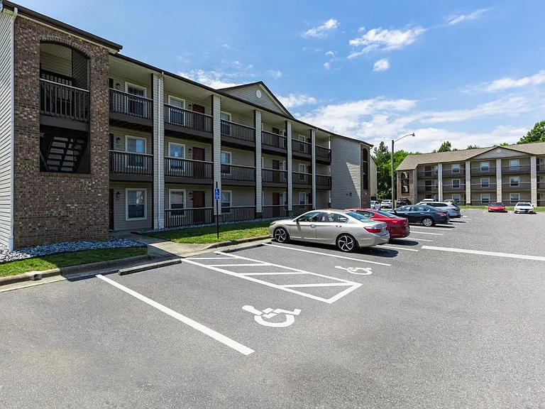 Parkway Station Apartment Homes — Photo 23