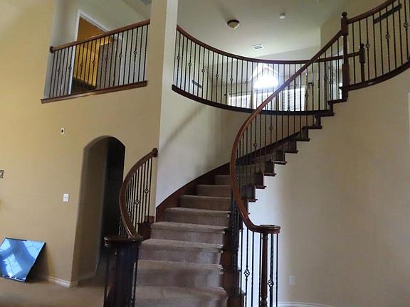 3rd image of 609 Norwood Ct