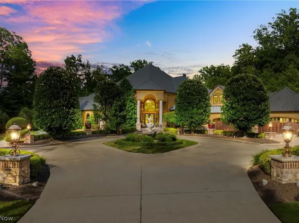8700 Sanctuary Dr, Kirtland Hills, OH 44060