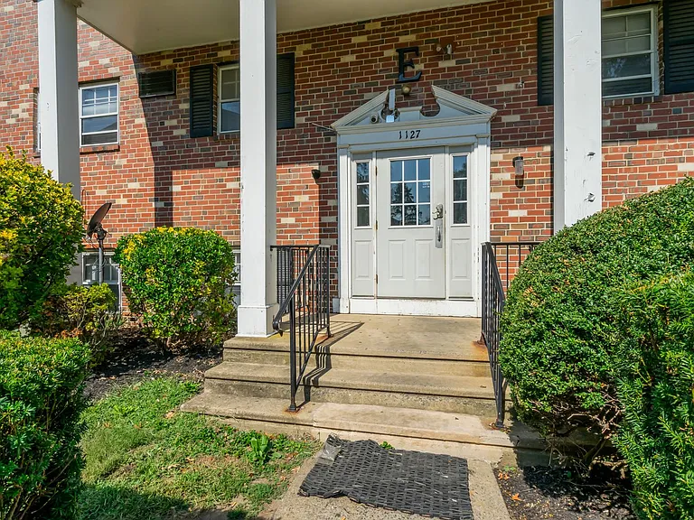 Lancaster Court Apartments — Photo 21