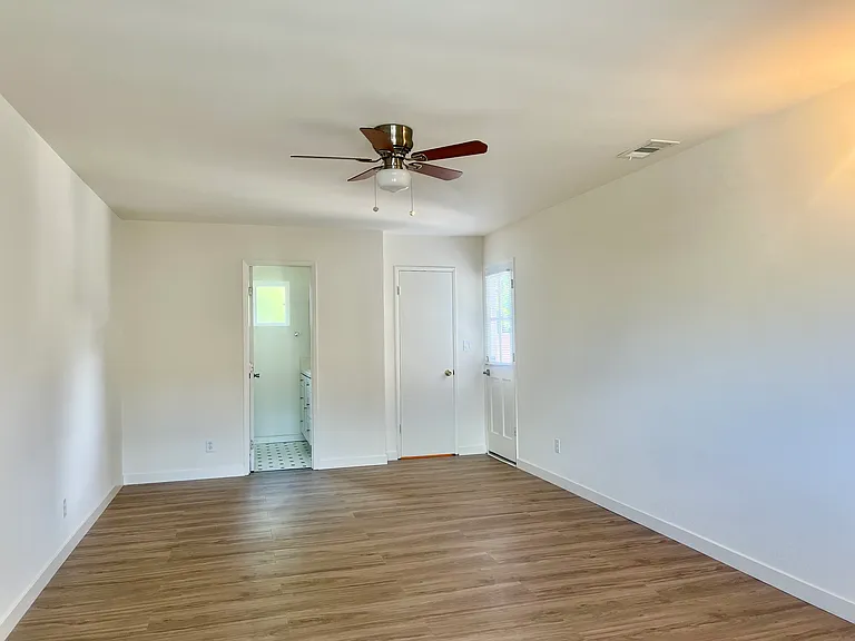 205 S 7th St #1 — Photo 10