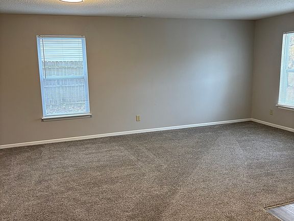 5th image of 1380 King Maple Dr