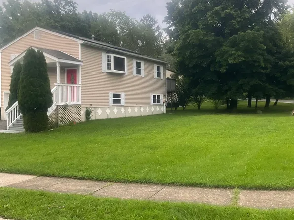 43 Newbury St, Monroe, NY 10950