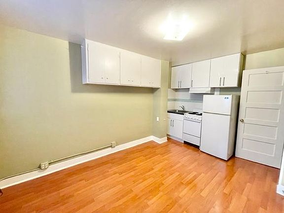 4th image of 3444 18th St APT 4