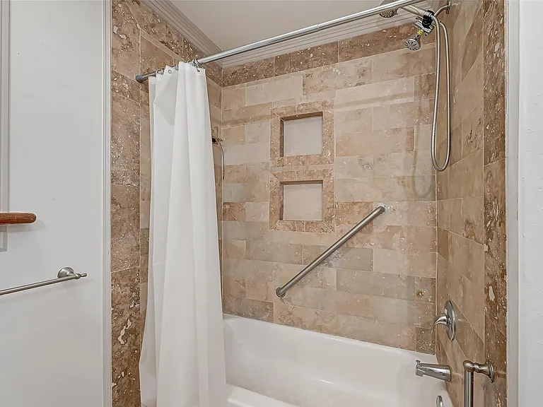 5611 Briarbend Dr — Photo 43