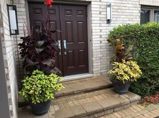 2690 Greenwood Ave, Highland Park, IL
