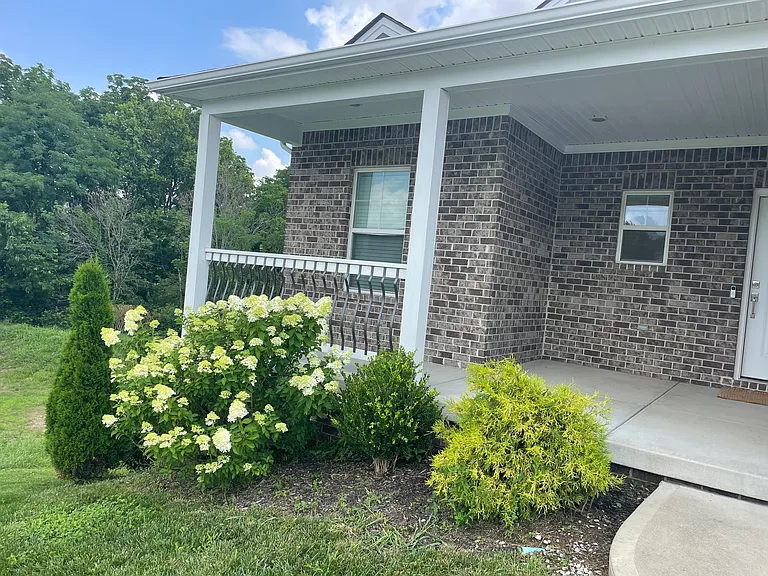 749 Amanda Ct — Photo 4