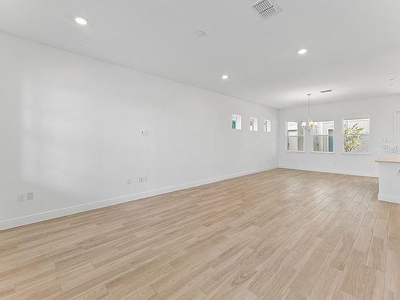 4th image of 10115 Pearson Ave