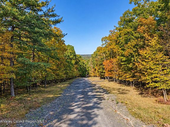 4th image of 11 Rock Hill Road