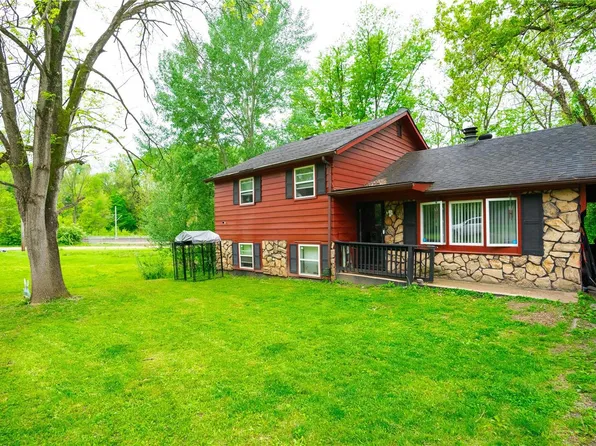 15 Highwood Dr, Belleville, IL 62223