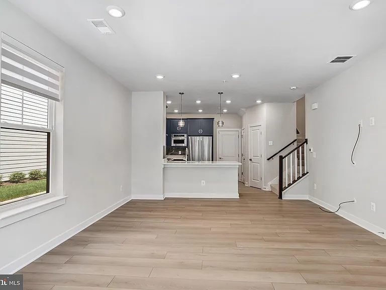 45181 Drowes Ter — Photo 5