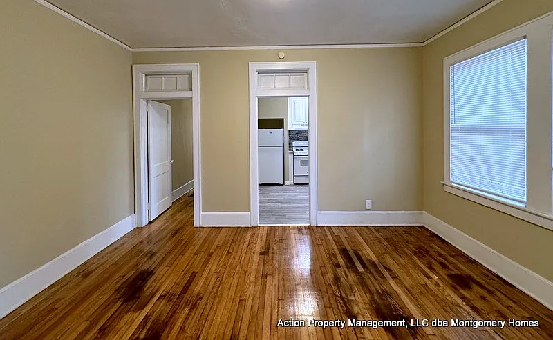 1716 Winona Avenue — Photo 4