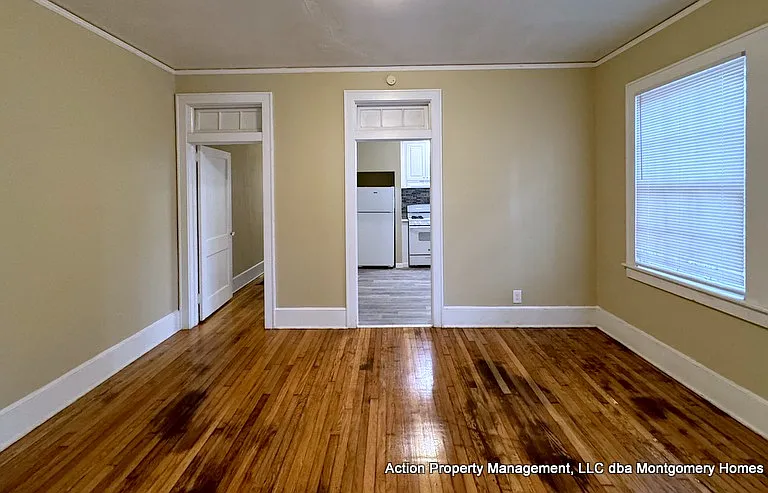 1716 Winona Ave — Photo 4