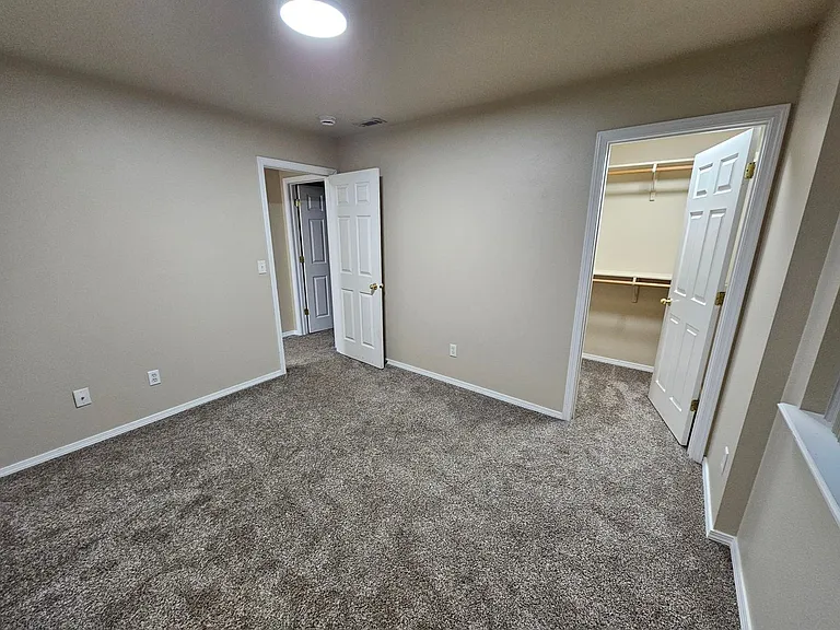 7521 W Tottenham Ln — Photo 5