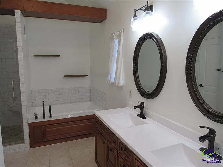 100 Sunchase Ct — Photo 17