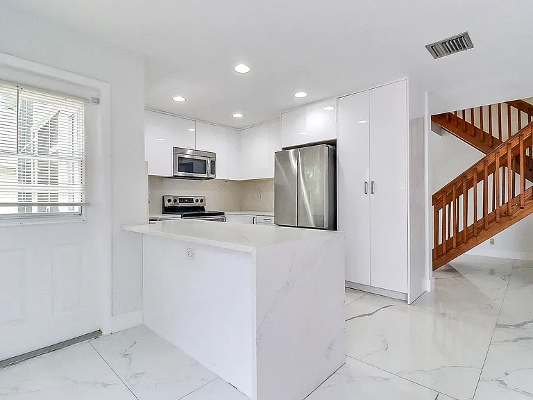 9401 Aegean Dr — Photo 6