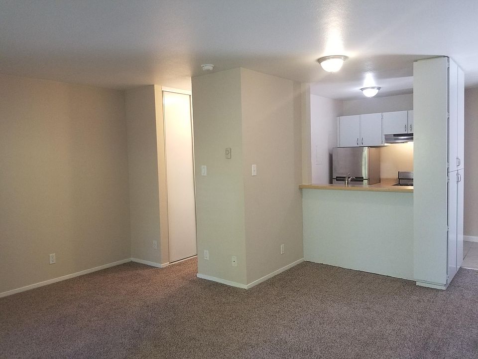 1st image of 145 Piccadilly Pl APT E