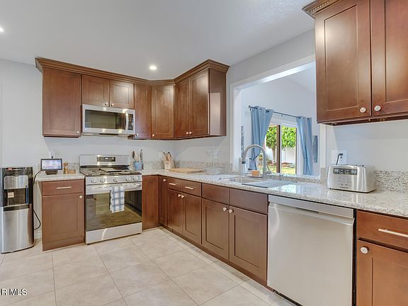 3rd image of 2062 Ciprian Ave