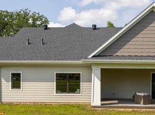 1577 Bluff Hollow Trl, Hazel Green, WI 53811
