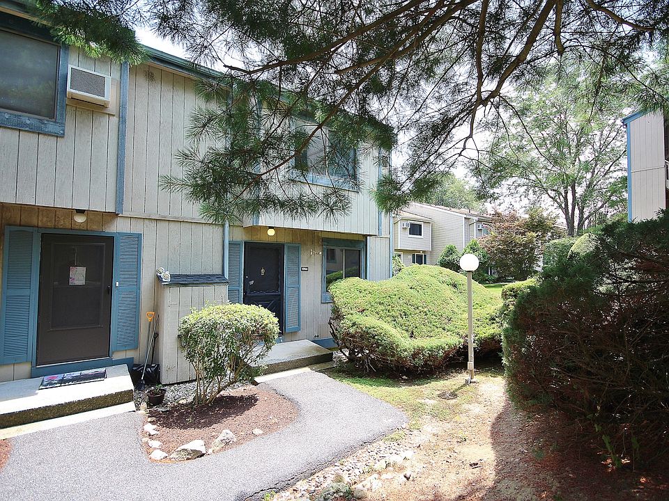 1st image of 1704 Village Dr