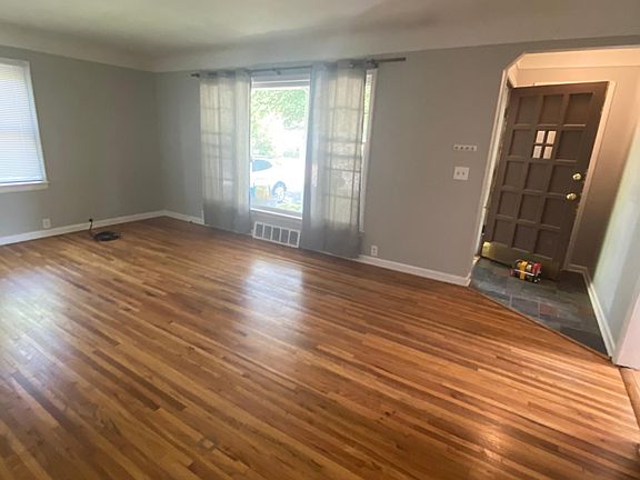 3rd image of 1828 Roszel St