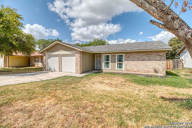 1st image of 811 Saddlebrook Dr