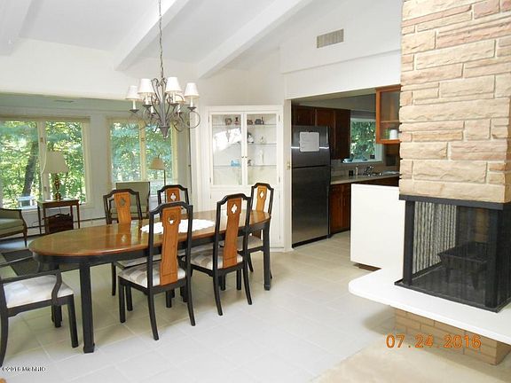 3rd image of 2462 Winchester Dr