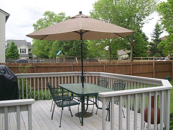 Spacious back deck