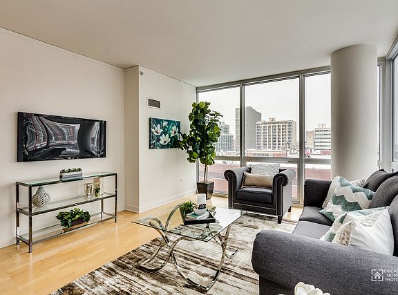5th image of 1901 S Calumet Ave #708