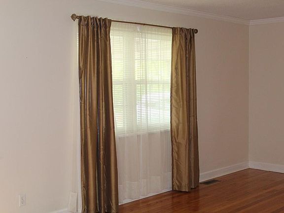 4th image of 1220 Walnut Dr