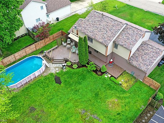 5th image of 348 Aspen Dr