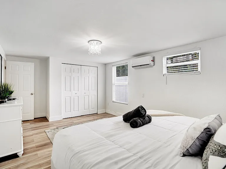 311 SE 3rd Ave — Photo 47