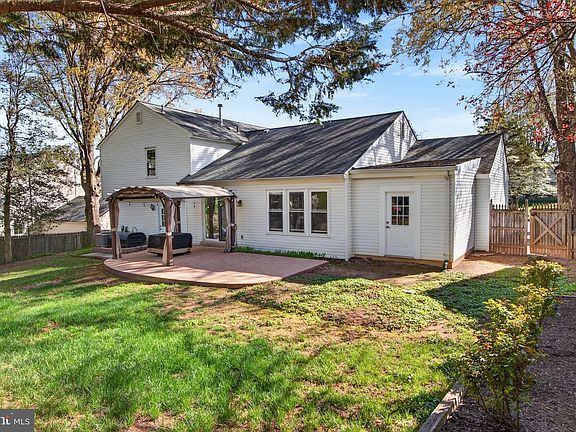 4th image of 16 Redding Ridge Dr