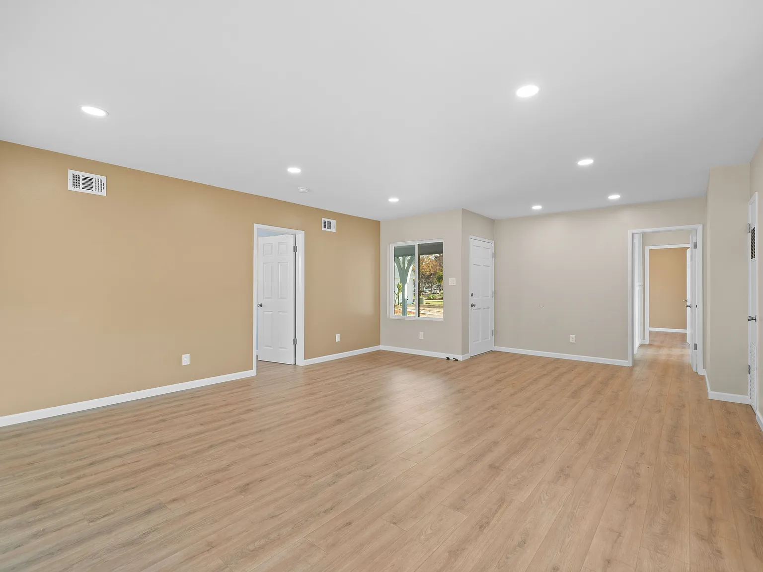 4 bed, 1244 sqft, $4,700 — Photo 4