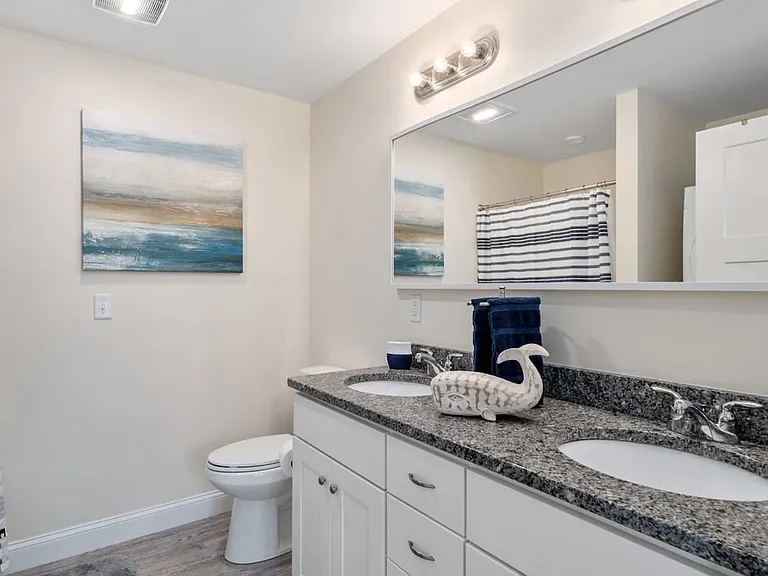 128 Ashworth Ave #204 — Photo 19