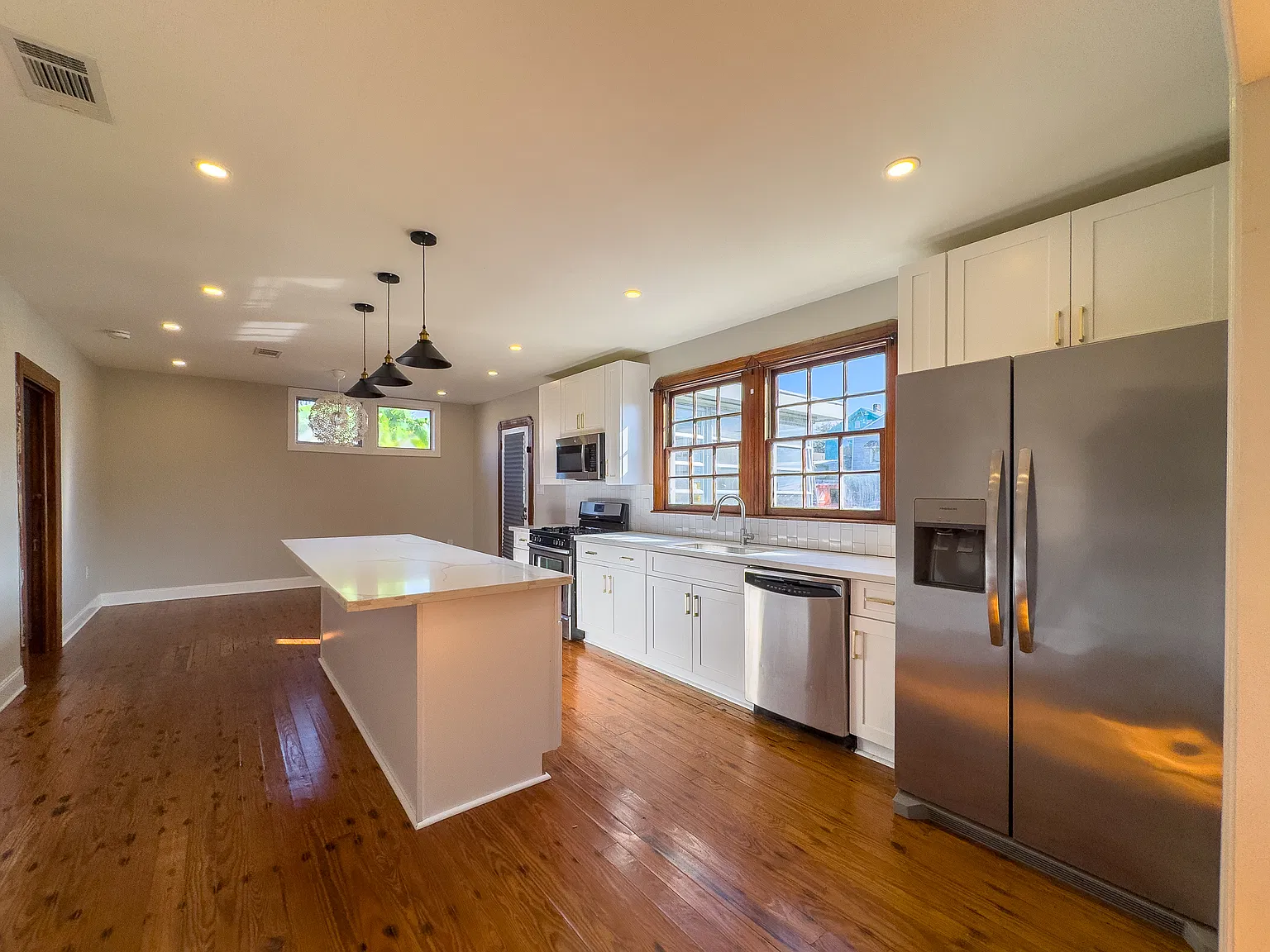 2347 N Claiborne Ave — Photo 4