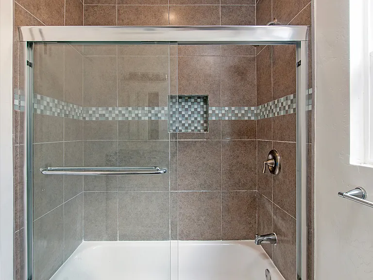 2BD/1BA Upstairs Apartment right by Sail Bay! w/ Parking AND Laundry! Only $2,995/mo — Photo 10