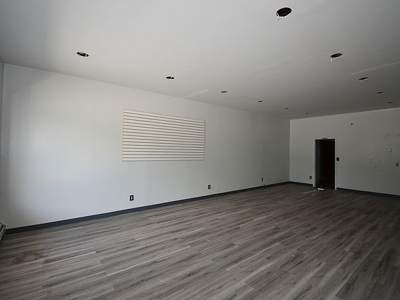 5th image of 870 Violet Ave Suite 8