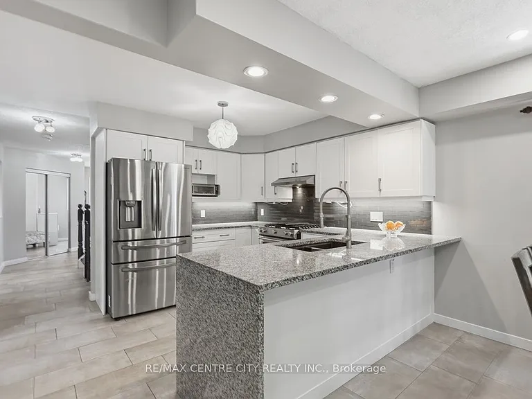 1141 Crosscreek Cres — Photo 5