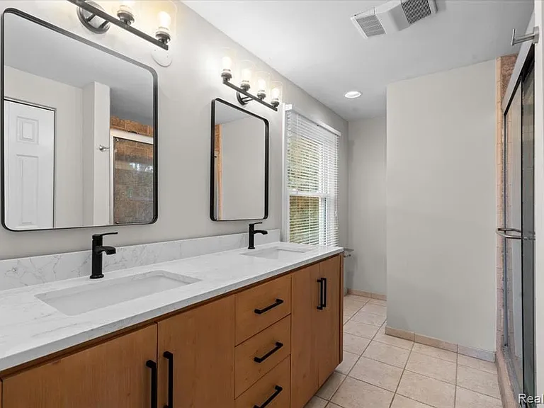 5476 Van Ness Dr — Photo 28