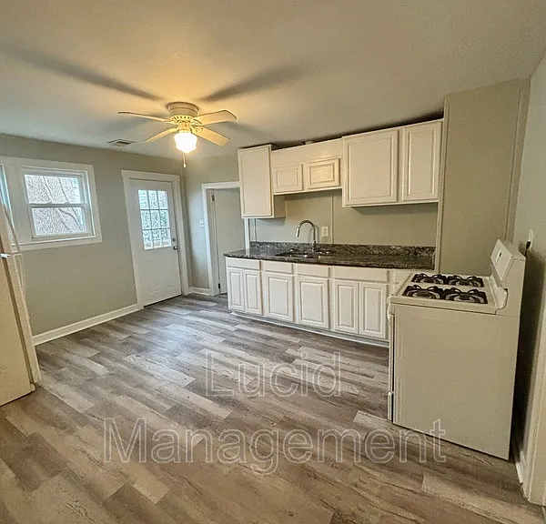 4015 Parthenia Ave — Photo 5