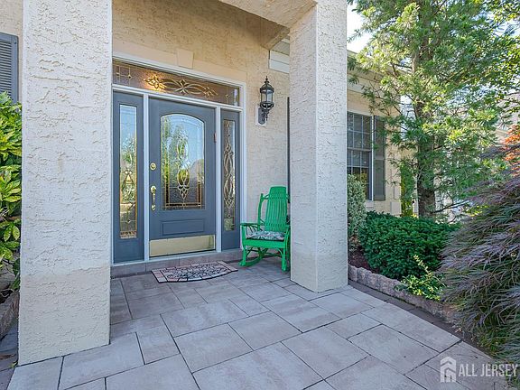 2nd image of 84 Riviera Dr