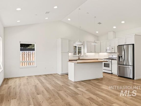 5th image of 2033 Westview Dr