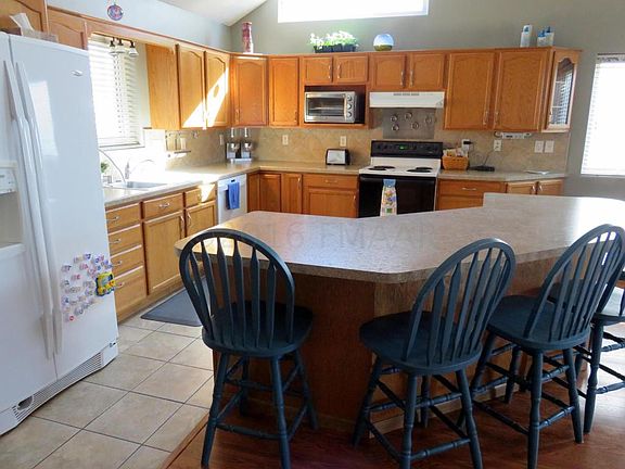 3rd image of 906 Homestead Ct