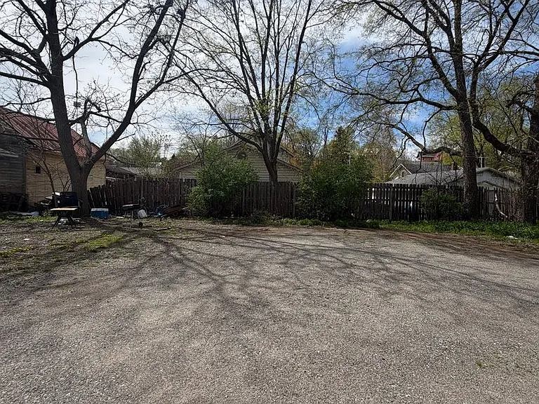 119 S 3rd St — Photo 7