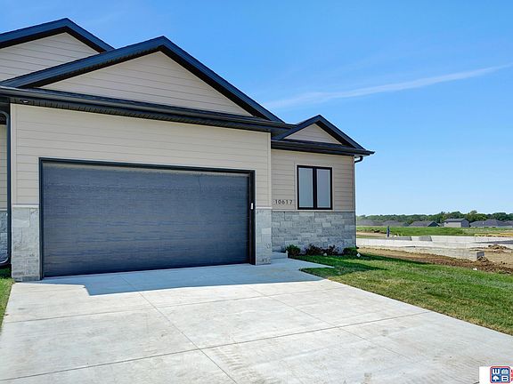 3rd image of 10617 Majestic Ln