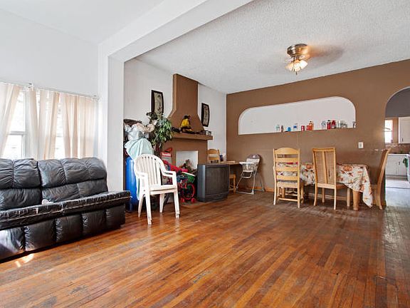 2nd image of 611 32nd St