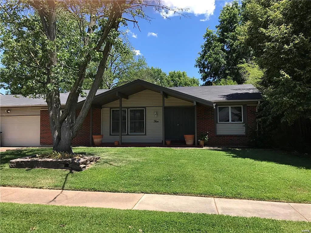 4 Edinburg Ct photo 1