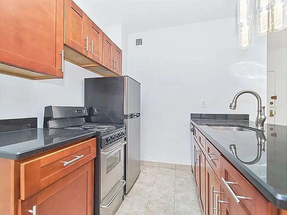 3rd image of 207 E 37th St #8F_